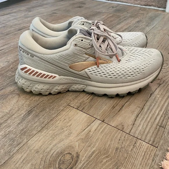 Brooks adrenaline running shoes - Picture 9 of 10